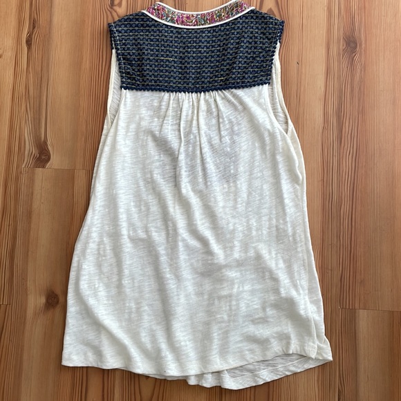 Sleeveless summer top - Picture 3 of 3